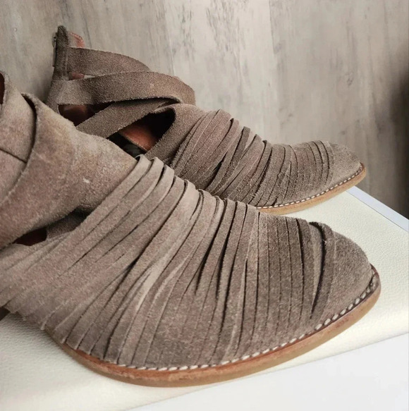 Jeffrey Campbell Nuestra Suede Cut-Out Buckle Booties Size 9